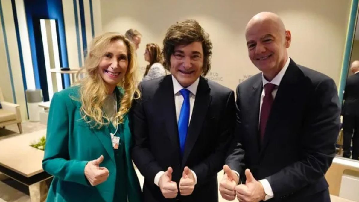 Javier Milei en Davos: se reunió con el presidente de la FIFA