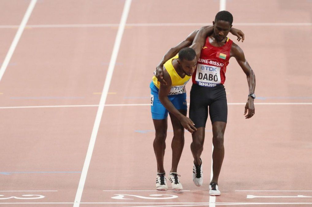 El gesto que conmovió a todos en el Mundial de atletismo de Doha