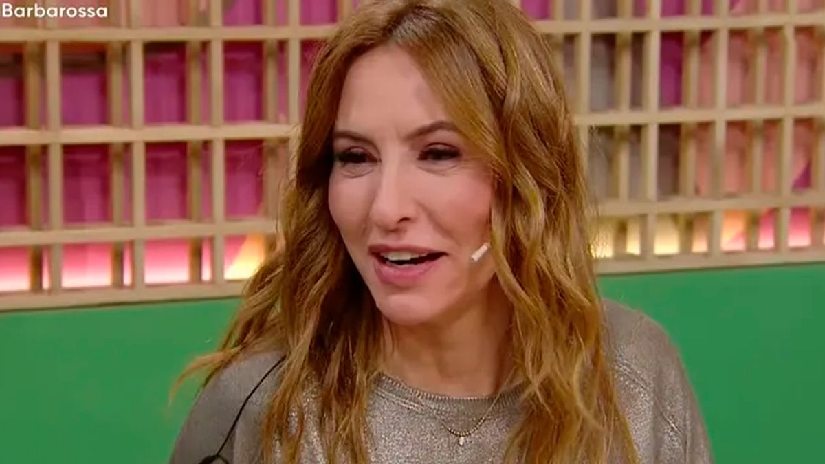 El comentario sin filtro de Analía Franchín sobre el atleta que terminó desnudo en plena carrera