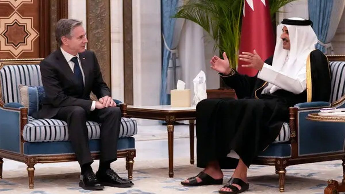Antony Blinken con el Primer Ministro de Qatar, mediador y representante de las posiciones de Hamas. (Foto: Gentileza NYT)