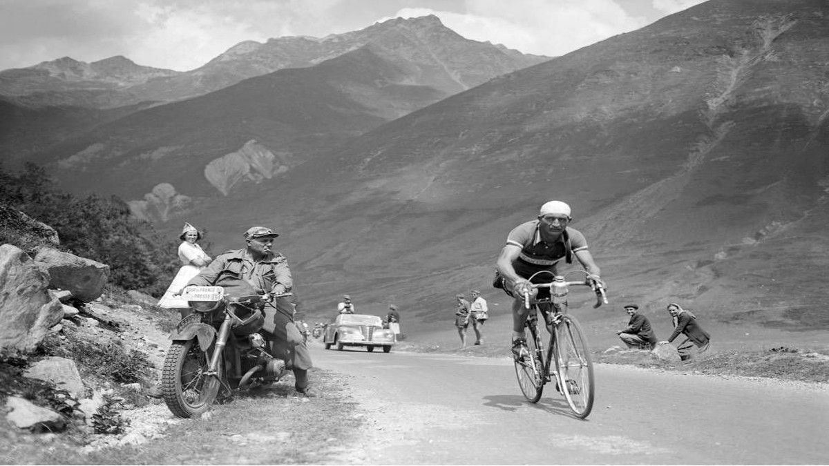 Gino Bartali fue dos veces campeón del Tour de Francia (1938 y 1948) y ganador de tres Giros de Italia (1936, 1937 y 1946).