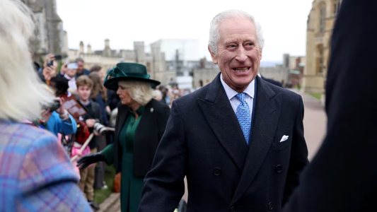 El rey Carlos III reapareció por primera vez en público tras su diagnóstico de cáncer