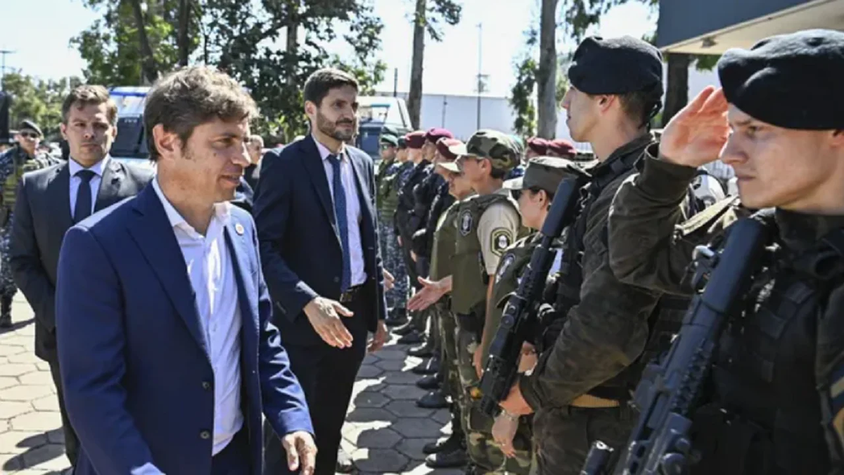 Kicillof y Pullaro se mostraron juntos y inauguraron una nueva base operativa de la Policía Bonaerense en la Ciudad de San Nicolás. (Foto: NA)