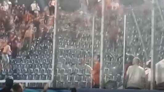 Batalla campal entre hinchas de San Lorenzo y Cerro Porteño en el Estadio La Nueva Olla