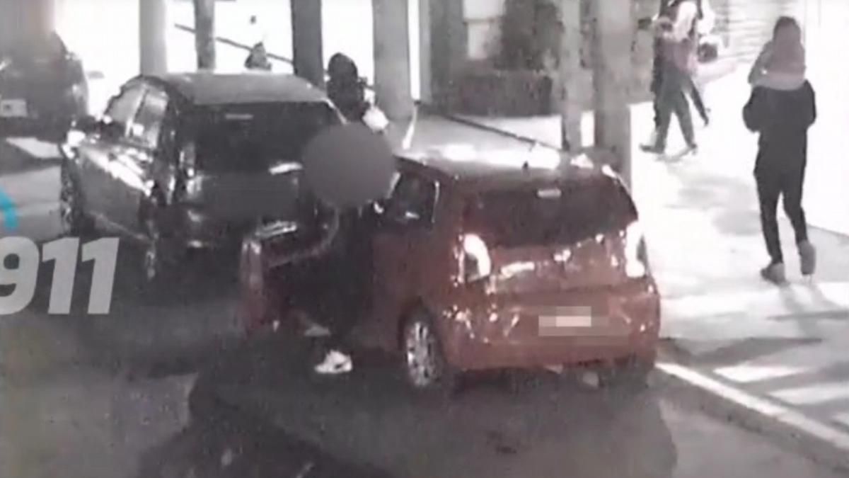 Robo y desesperación: dejó el auto con la llave puesta y un ladrón escapó con su hija de 4 años dormida adentro