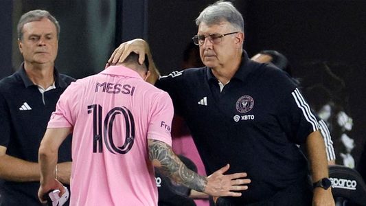 Lionel Messi podría estar cuatro meses sin jugar y encendió las alarmas: qué dijo el Tata Martino