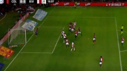 Santos Borré ponía el 1-0 para River, pero se lo anularon por offside