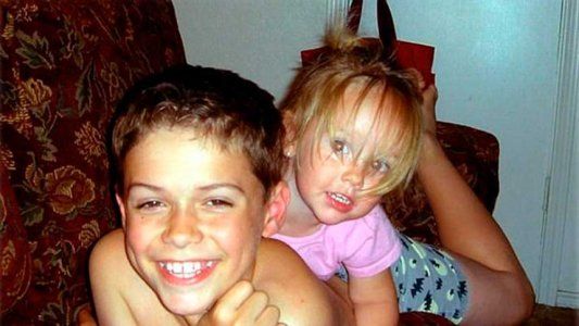 Asesinó a apuñaladas a su hermanita, la madre lo perdonó y ahora lo visita en la cárcel