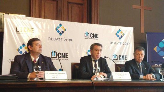 Arrancaron las negociaciones entre los candidatos para definir los temas del debate