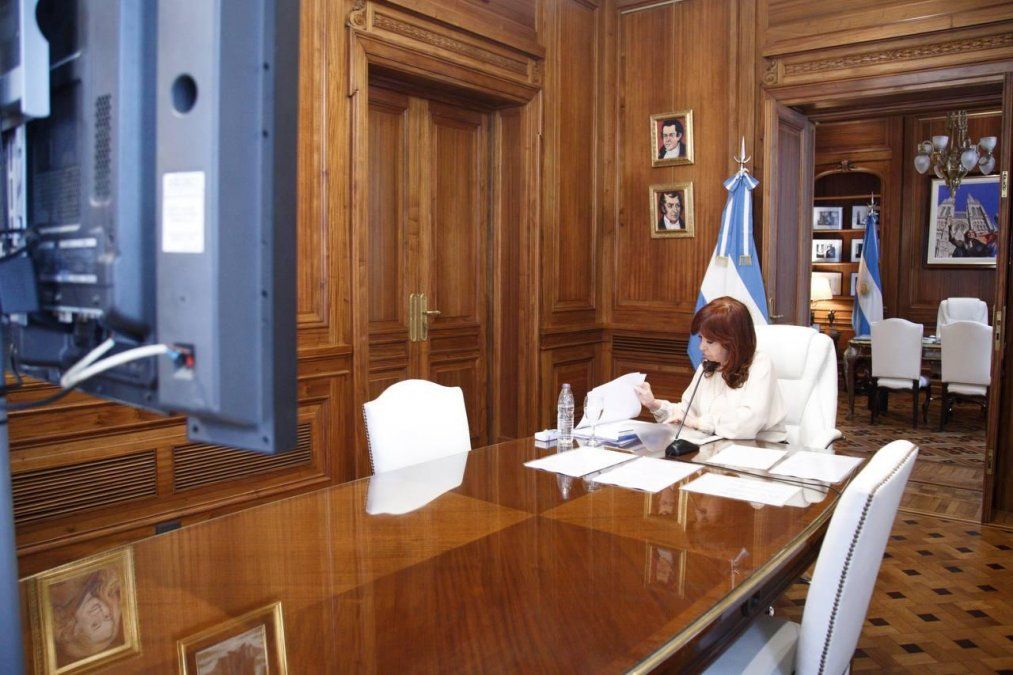 Cristina Kirchner criticó a la Justicia y defendió a Alberto en su mayor manifiesto político desde que asumió la vicepresidencia