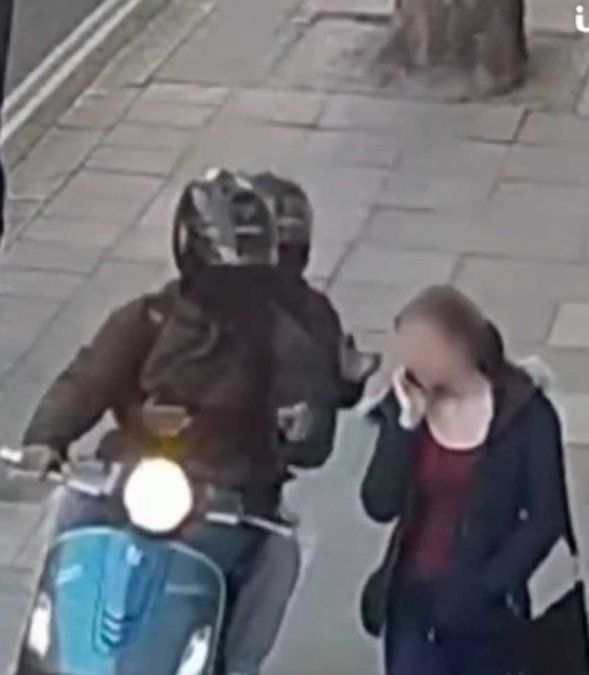 Inglaterra implementó una particular forma de detener a los motochorros: chocándolos