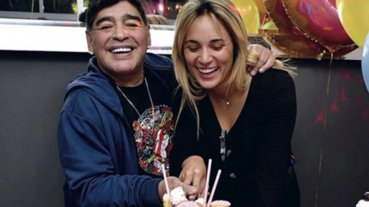 ¿Le metieron los cuernos a Maradona?