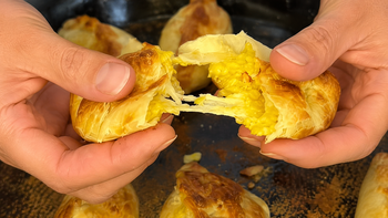 Las empanadas de choclo son una opción casera, económica y llena de sabor. Las empanadas de choclo son una opción casera, económica y llena de sabor.