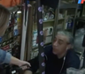 El irónico, tenso y áspero encuentro entre el kiosquero y Paula Bernini en plena cobertura del paro general