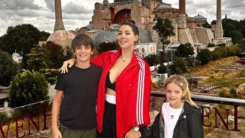 Wanda Nara mostró el inicio de clases de sus hijos en Turquía y su look se llevó todas las miradas