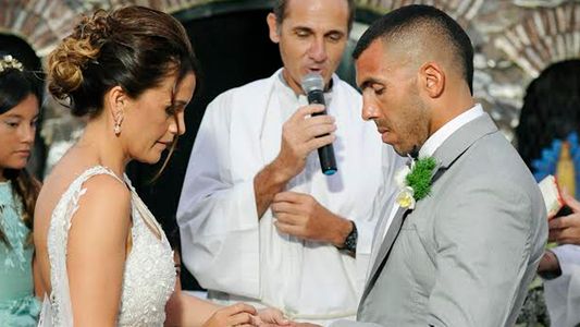 Desvalijaron la casa de Carlos Tevez mientras el jugador se casaba en Uruguay