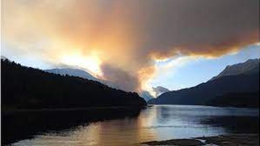 Las altas temperaturas y el viento reactivaron incendios en Bariloche
