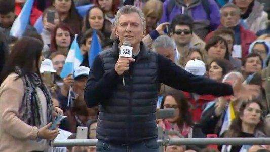 El Gobierno aumentó el presupuesto en 50.000 millones mientras Macri reclama al kirchnerismo consensuar ajuste