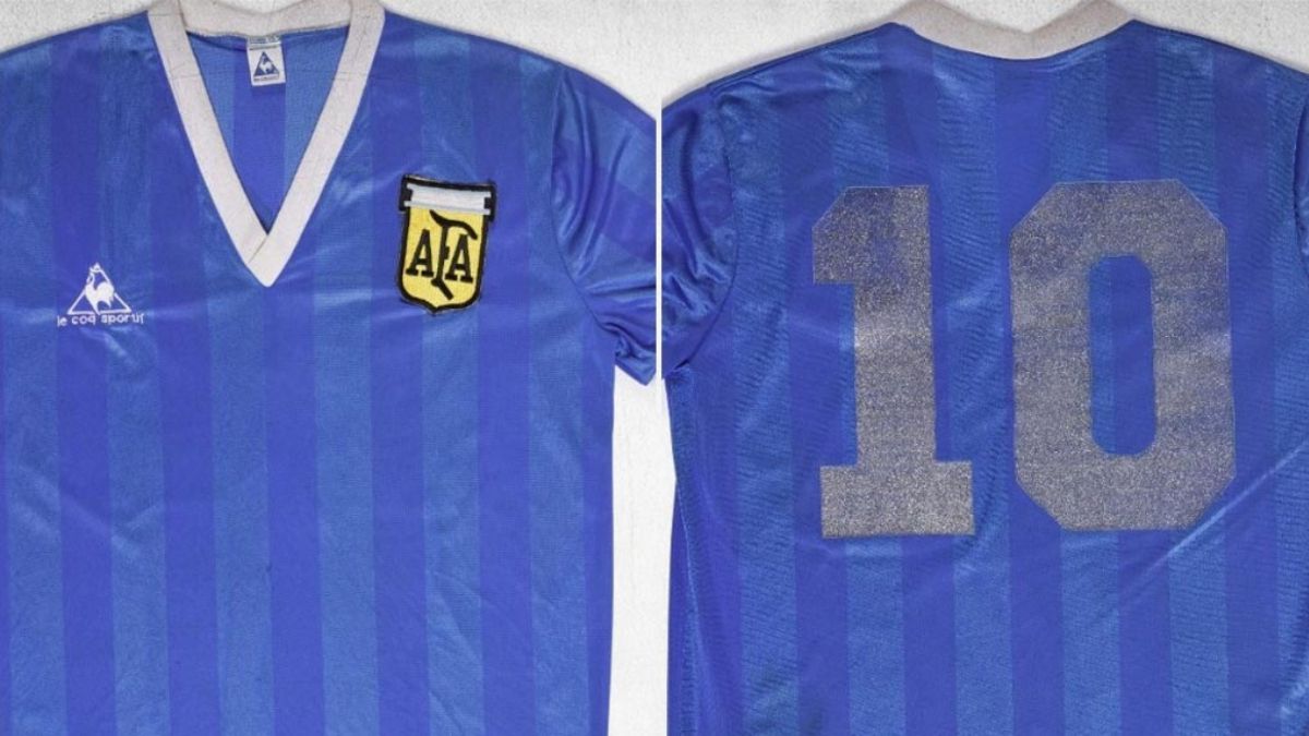Se inició la subasta por la camiseta que Maradona usó ante Inglaterra en 1986: la millonaria oferta que se realizó