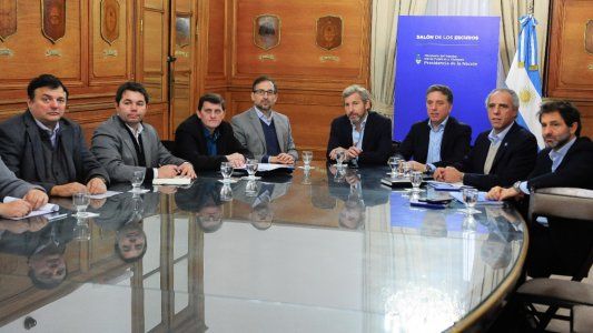 ¿Provocación? El Gobierno “ninguneó” a los peronistas y se reunió primero por el Presupuesto con los ministros de partidos provinciales