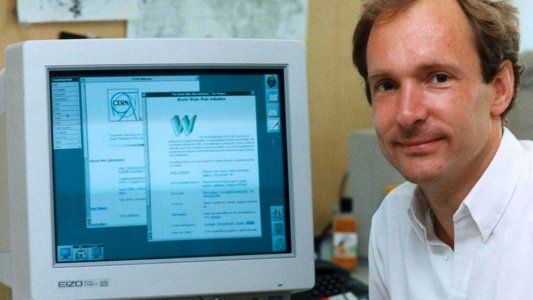 El creador de la web dice que su invento corre peligro y propuso un plan para salvarla