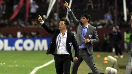 Delante de todo el mundo: el cruce entre Gallardo y Matías Biscay, su ayudante de campo