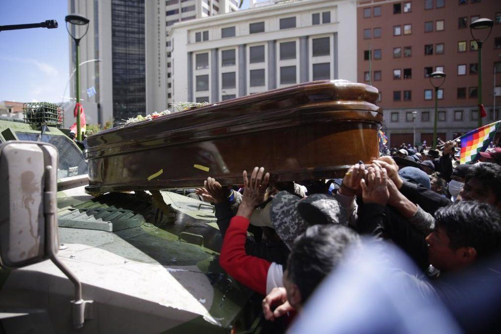 Conmoción en Bolivia: reprimen la marcha de los ataúdes