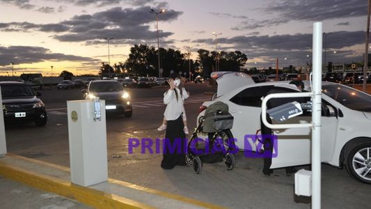 La China Suárez viajó al exterior y Benjamín Vicuña la acompañó a Ezeiza: la emotiva despedida a sus hijos