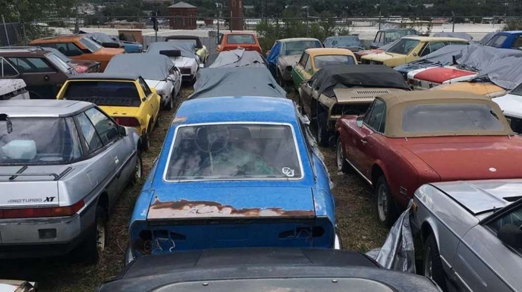 Murió de un infarto y los hijos venden sus 73 autos de colección a 11 mil pesos cada uno
