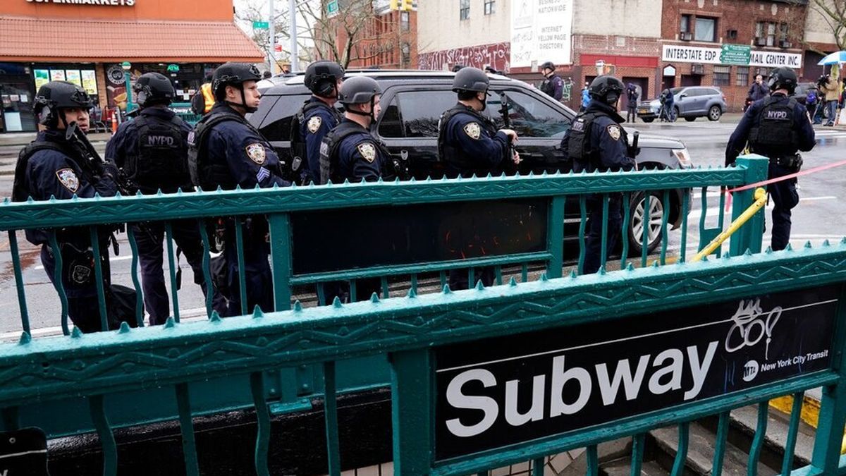 Este domingo, un hombre abrió fuego en un vagón en marcha del subte de Nueva York.