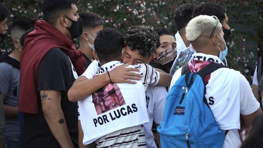 Entre el dolor y el reclamo de justicia, familiares y vecinos velaron los restos de Lucas González