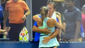 Sara Bejlek minimizó el polémico festejo con su padre y su entrenador. Sara Bejlek minimizó el polémico festejo con su padre y su entrenador.