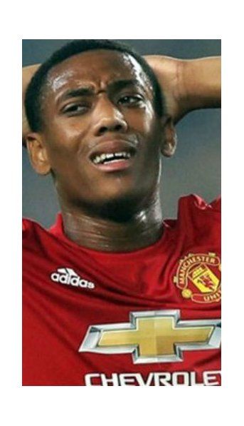 El crack del Manchester United que fue papá, no se presentó a la pretemporada y lo quieren vender