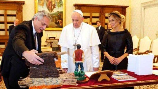 Qué significado tienen los regalos que intercambiaron Alberto Fernández y Francisco