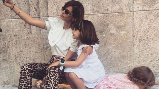 Las tiernas postales del viaje de La China Suárez con sus dos hijas: Nosotras