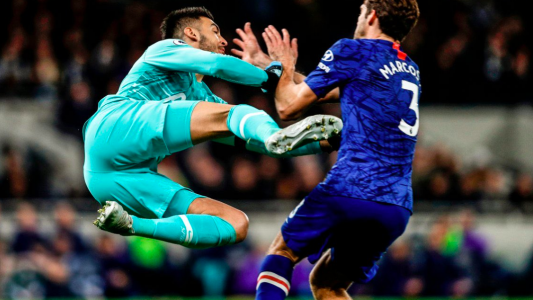 Gazzaniga cometió un insólito penal en la derrota de Tottenham ante Chelsea