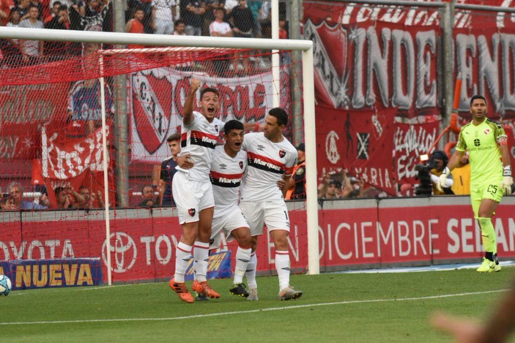 Independiente perdió 3-2 frente a Newells en Avellaneda y cerró un año pésimo