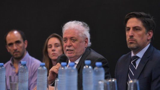 Ginés anunció más controles para el ingreso de extranjeros que hayan estado en zonas de riesgo