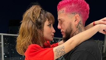 ¡tremenda! melody luz paseo por sevilla sin corpino junto a su novio alex caniggia