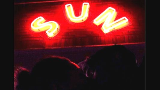 Ashton Kutcher publicó una foto besándose con Mila Kunis