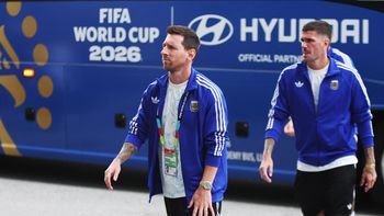 El que no salta es un inglés: la descontrolada llegada de los jugadores de la Selección Argentina al estadio