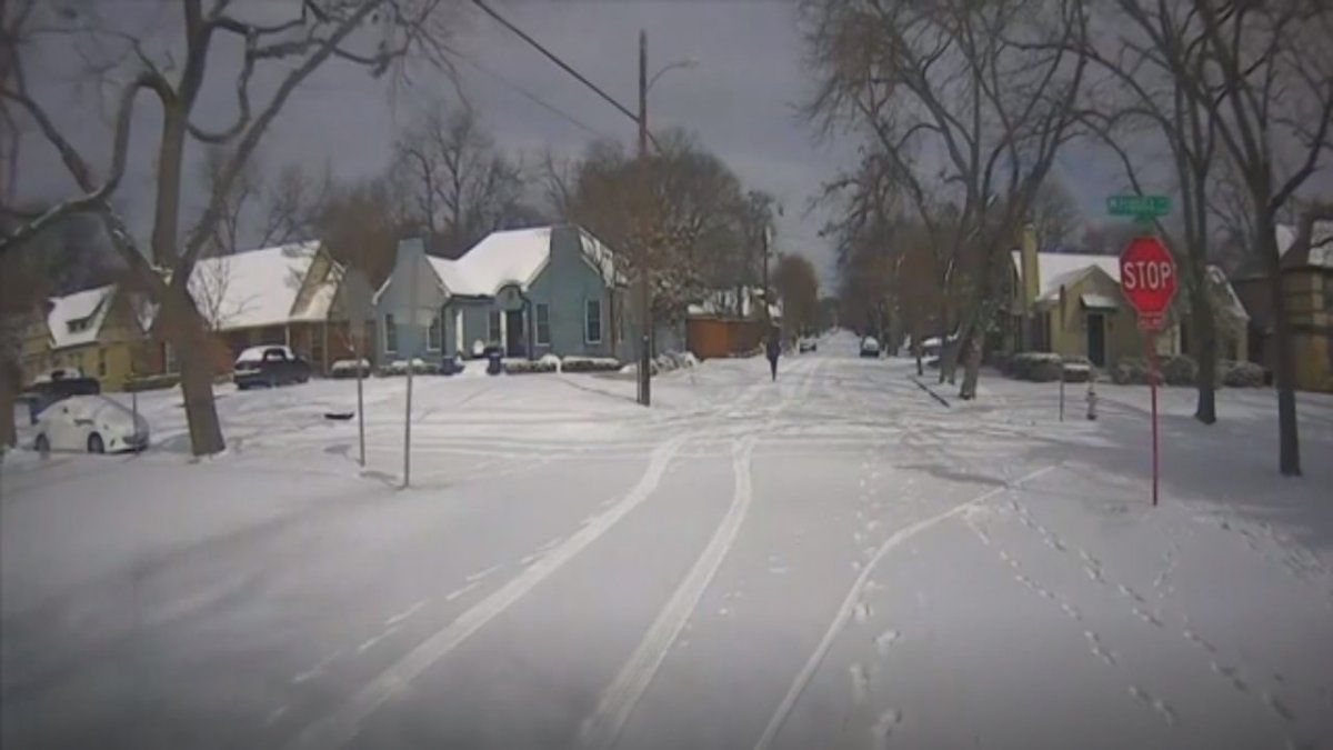 En Texas, el frío extremo por la tormenta ártica provoca una verdadera lucha por la supervivencia