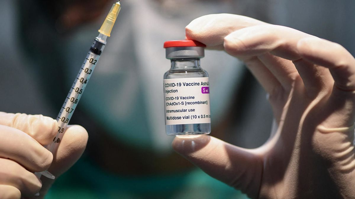 Se vacunó con la segunda dosis de AstraZeneca a personas que debían recibir la primera de Sinoparhm (Foto: Telam).