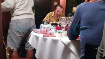 Así son las noches de Santiago Bal en Mar del Plata