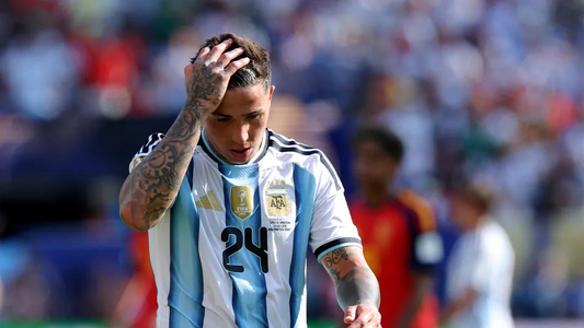 Qué hizo Enzo Fernández tras su expulsión de la final del Mundial y que no se vio por televisión