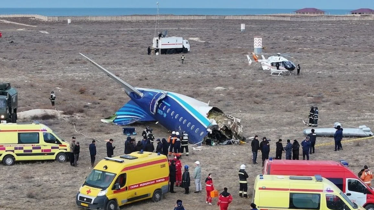 Un avión de Azerbaijan Airlines se estrelló en el oeste de Kazajistán: al menos 39 muertos