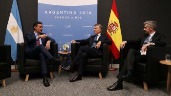 Con la final de la Libertadores como telón de fondo, Macri se reunió con el presidente español