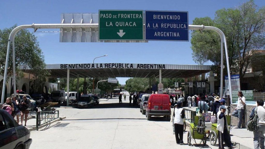 Qué dice el decreto que dispone el cierre de las fronteras de Argentina
