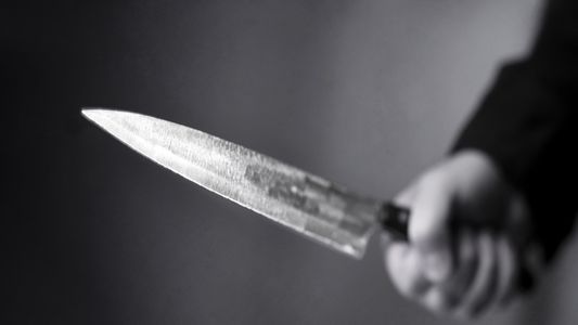 Horror en Santiago del Estero: mujer fingió estar muerta para que su pareja deje de acuchillarla