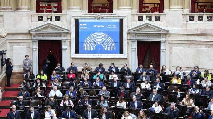 La oposición consiguió quórum y espera una sesión de 38 horas con temas sensibles para Milei